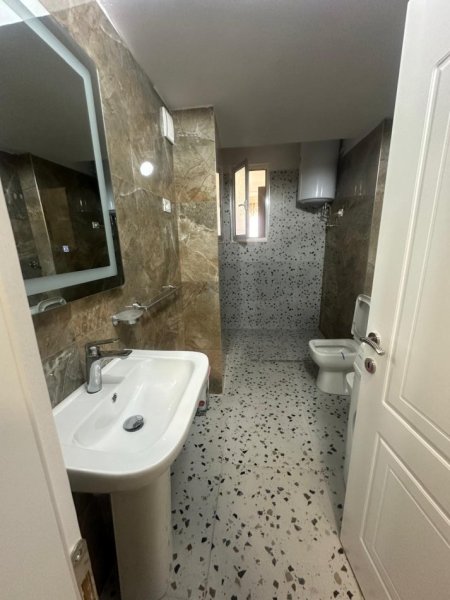 Tirane, jepet me qera apartament Kati 2, 100 m² 600 € 
