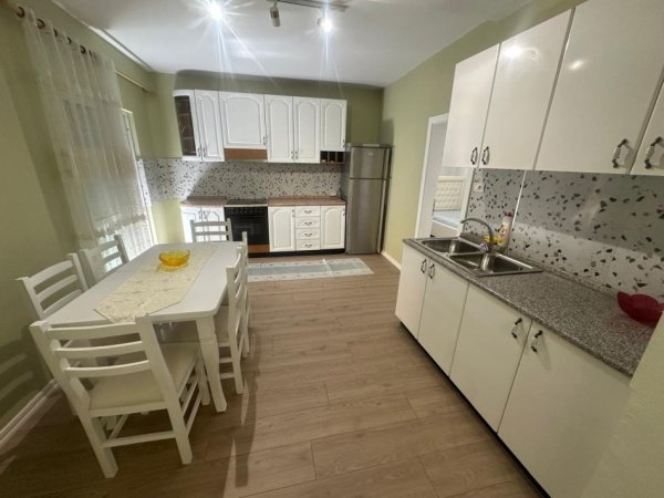 Tirane, jepet me qera apartament Kati 2, 100 m² 600 € 