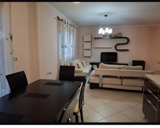 Tirane, jepet me qera Vile 3+1 Kati 2, 152 m² 620 € (rruga Qemal Butka,)
