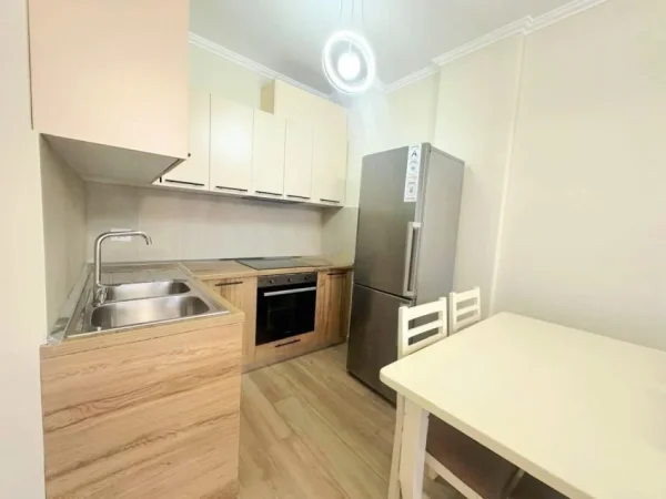 Tirane, jepet me qera apartament 2+1+Ballkon Kati 8, 100 m² 650 € (Don Bosko)