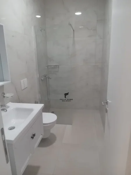 Tirane, jepet me qera apartament 2+1 Kati 3, 105 m² 700 € (XHAMLLIK)