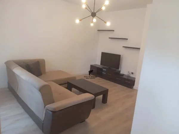 Tirane, jepet me qera apartament 2+1 Kati 3, 105 m² 700 € (XHAMLLIK)