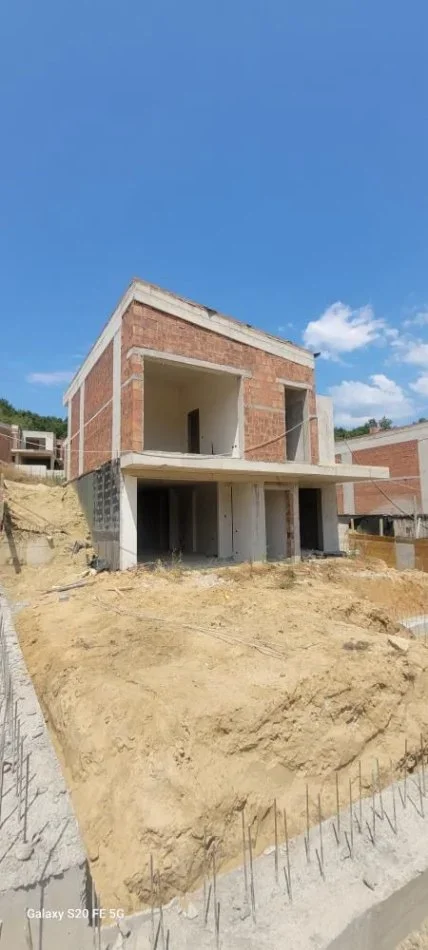 Tirane, shitet apartament , 202 m² 520.000 € 