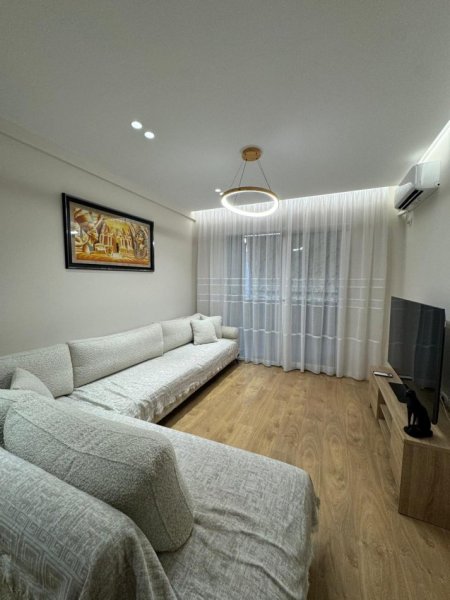 Tirane, jepet me qera apartament 2+1+Ballkon Kati 4, 110 m² 1.200 € 
