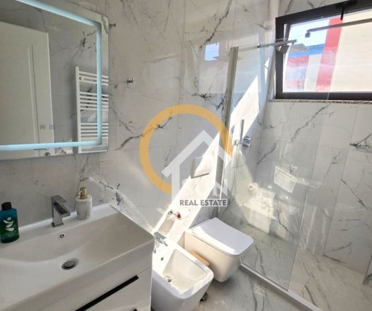 Shkoder, jepet me qera Vile 3+1+Aneks+Ballkon Kati 1, 140 m² 600 € (RUS)