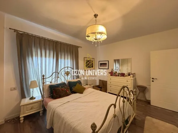Tirane, jepet me qera apartament 2+1+Ballkon Kati 1, 120 m² 700 € (Rruga Peti, Liqeni i Thatë)
