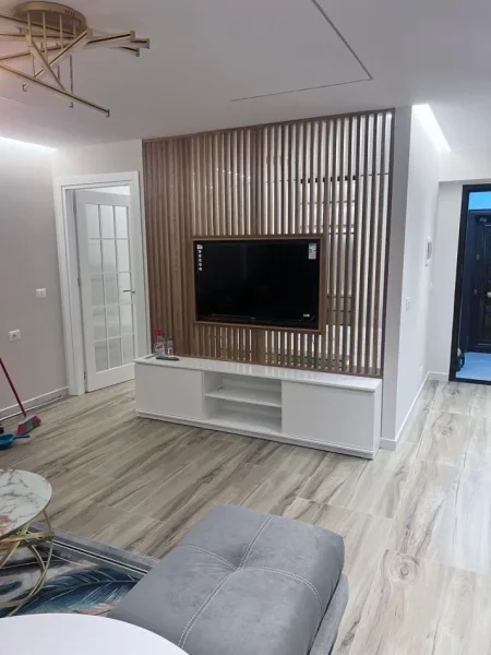 Tirane, jepet me qera apartament 1+1+Ballkon Kati 5, 60 m² 650 € (rruga e dibres)