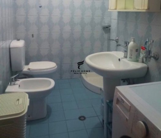 Tirane, jepet me qera apartament 2+1 Kati 4, 105 m² 700 € (RRUGA BARRIKADAVE)