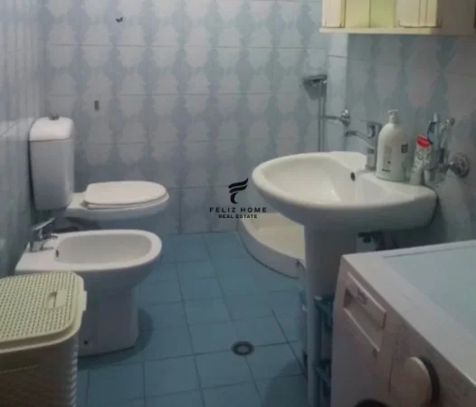 Tirane, jepet me qera apartament 2+1 Kati 4, 105 m² 700 € (RRUGA BARRIKADAVE)