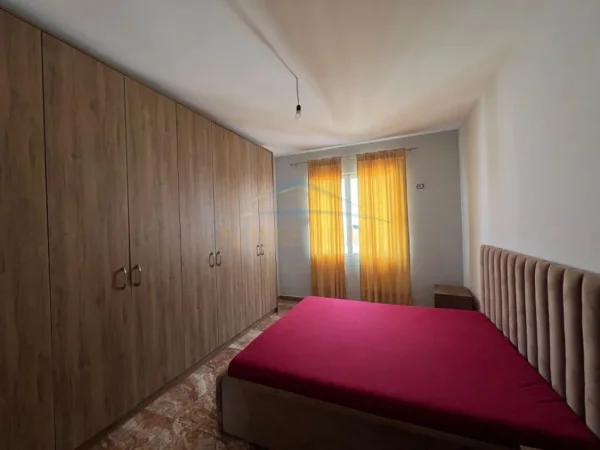 Tirane, jepet me qera 1+1 Kati 9, 70 m² 400 € 
