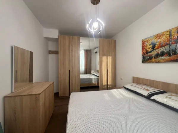 Tirane, jepet me qera apartament 1+1 Kati 9, 40 m² 500 € (Sheshi Willson)