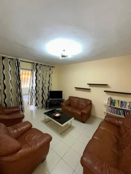 Durres, jepet me qera apartament 2+1+Aneks+Ballkon Kati 3, 94 m² 350 € ( Adresa: KOPSHTI IVINA ZONA 3)