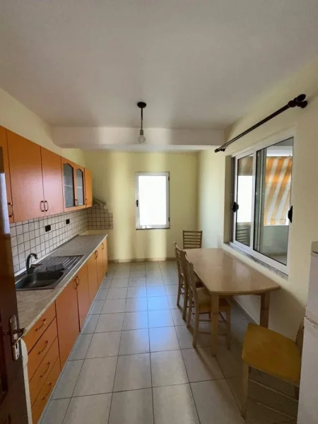 Durres, jepet me qera apartament 2+1+Aneks+Ballkon Kati 3, 94 m² 350 € ( Adresa: KOPSHTI IVINA ZONA 3)