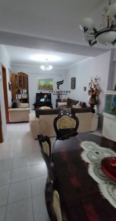 Tirane, jepet me qera apartament 2+1 Kati 2, 97 m² 400 € (PRANE QENDRES GLOBE)