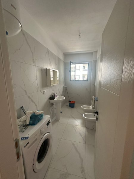 Tirane, jepet me qera apartament 1+1 Kati 4, 60 m² 300 € (Kamez)