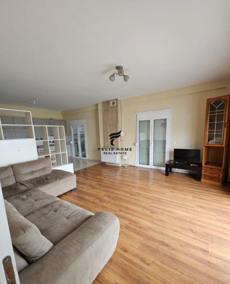 Tirane, jepet me qera apartament 3+1 Kati 3, 160 m² 550 € (RRUGA OSO KUKA)