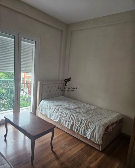 Tirane, jepet me qera apartament 3+1 Kati 3, 160 m² 550 € (RRUGA OSO KUKA)