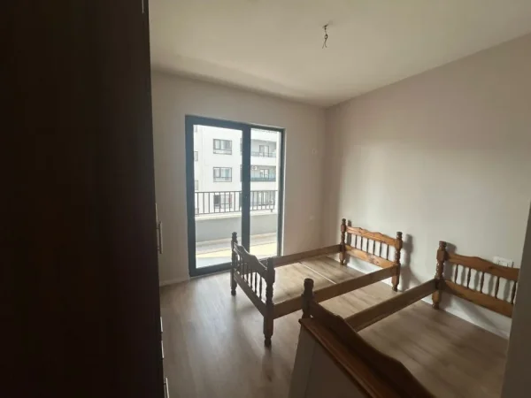 Tirane, jepet me qera apartament 1+1 Kati 5, 60 m² 300 € (Kamez)
