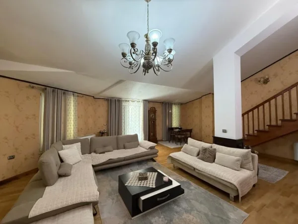 Tirane, jepet me qera apartament duplex 3+1+Aneks+Ballkon Kati 5, 234 m² 2.500 € (Liqeni i Thate)