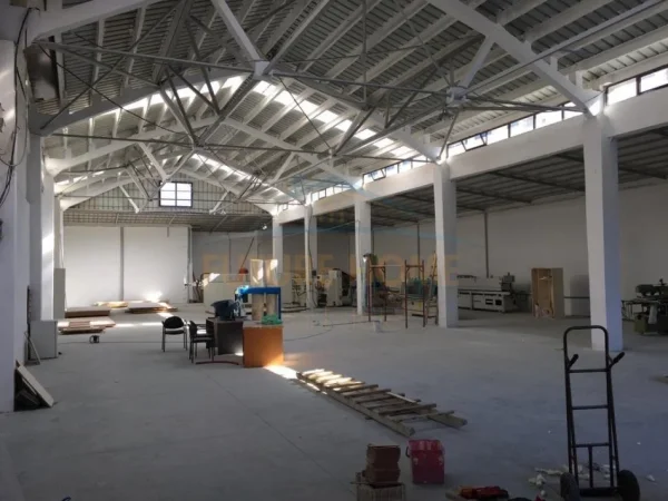Durres, shitet magazine , 906 m² 1.200.000 € (Shkozet)