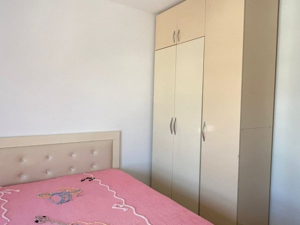Tirane, jepet me qera apartament 3+1+Ballkon Kati 3, 