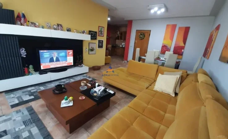 Tirane, shitet apartament 2+1+Ballkon Kati 5, 11 m² 170.000 € (PRANE BAR ARTISTIT,SPITALET)