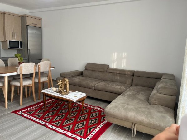 Tirane, jepet me qera apartament 3+1+Ballkon Kati 3, 