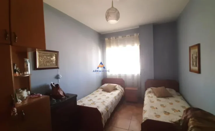 Tirane, shitet apartament 2+1+Ballkon Kati 5, 11 m² 170.000 € (PRANE BAR ARTISTIT,SPITALET)