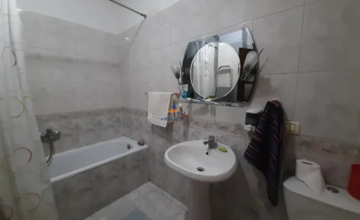 Tirane, shitet apartament 2+1+Ballkon Kati 5, 11 m² 170.000 € (PRANE BAR ARTISTIT,SPITALET)