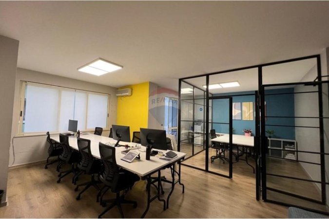 Tirane, jepet me qera zyre Kati 5, 132 m² 3.000 € 