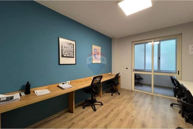 Tirane, jepet me qera zyre Kati 5, 132 m² 3.000 € 