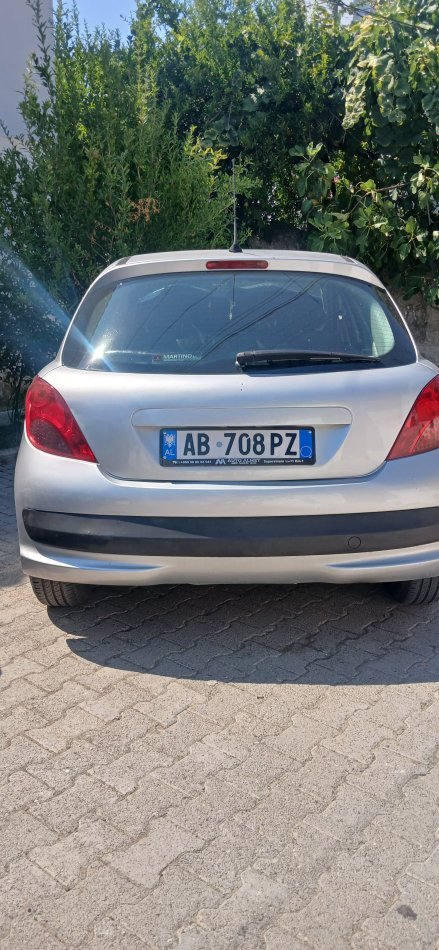Lushnje, shes makine Peugeot 207 Nafte, gri metalizato manuale Kondicioner 172.198 km 2.200 €