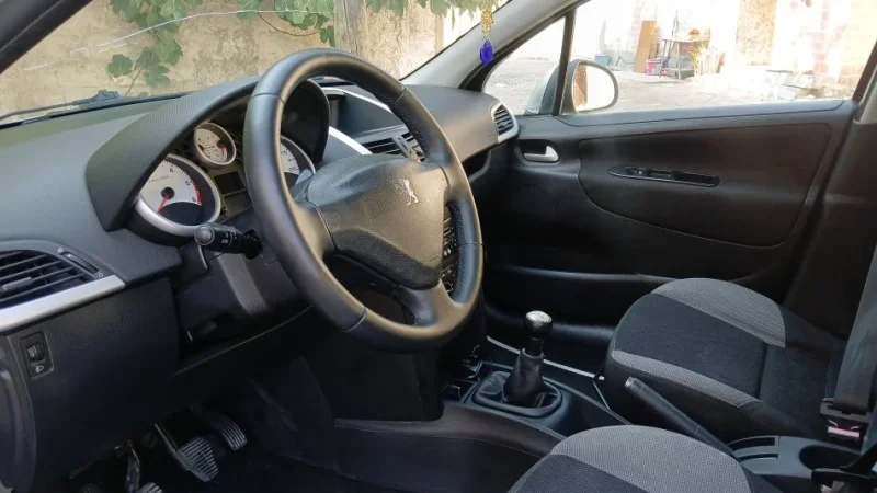 Lushnje, shes makine Peugeot 207 Nafte, gri metalizato manuale Kondicioner 172.198 km 2.200 €