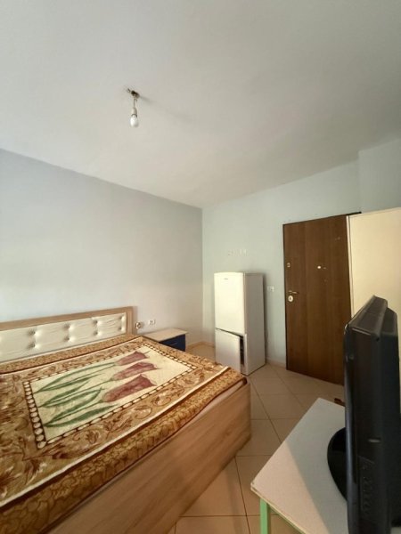 Tirane, jepet me qera garsonier 1+1 Kati 1, 30 m² 300 € (Rr. Xhemal Tafaj)
