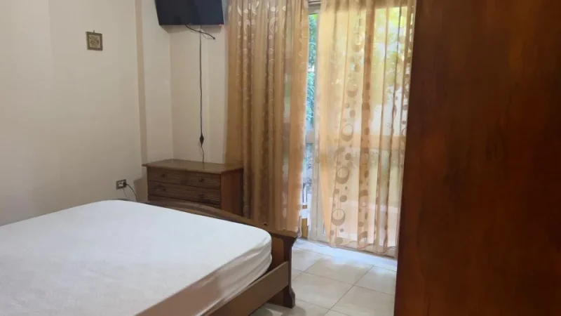 Tirane, jepet me qera apartament 2+1+Ballkon Kati 1, 70 m² 400 € (ALI DEM)