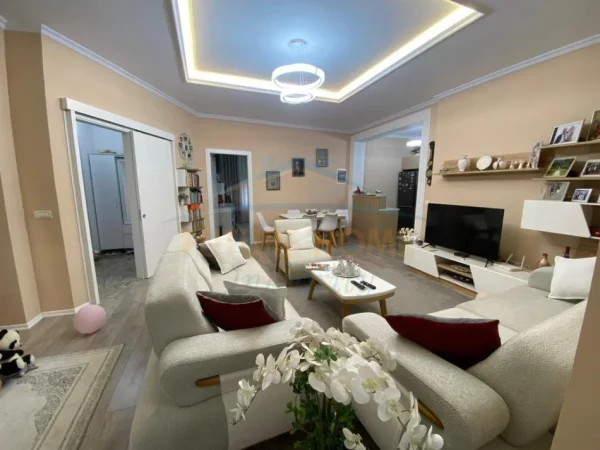 Tirane, shitet apartament 2+1+Ballkon Kati 0, 82 m² 150.000 € 