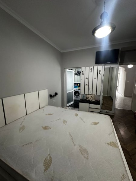 Tirane, jepet me qera apartament 3+1 Kati 5, 150 m² 1.000 € (ISH STACIONI FUNDIT TIRANES RE)