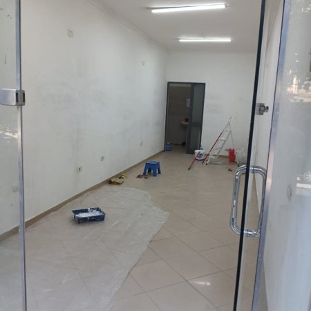 Tirane, jepet me qera dyqan Kati 0, 35 m² 650 € (rruga petro nini)