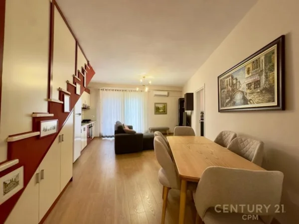 Tirane, jepet me qera apartament duplex 2+1+Aneks+Ballkon Kati 2, 131 m² 850 € (Rr.e Dibres)
