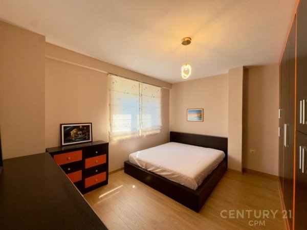 Tirane, jepet me qera apartament duplex 2+1+Aneks+Ballkon Kati 2, 131 m² 850 € (Rr.e Dibres)