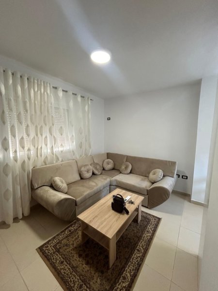 Tirane, jepet me qera apartament 1+1+Ballkon Kati 1, 60 m² 600 € (Rruga Fortuzi)