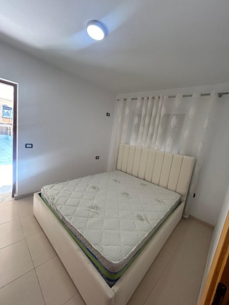 Tirane, jepet me qera apartament 1+1+Ballkon Kati 1, 60 m² 600 € (Rruga Fortuzi)