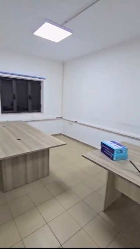 Tirane, jap me qera ambjent biznesi Kati 0, 130 m² 800 € (Pazari i Ri)