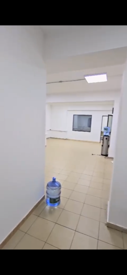 Tirane, jap me qera ambjent biznesi Kati 0, 130 m² 800 € (Pazari i Ri)