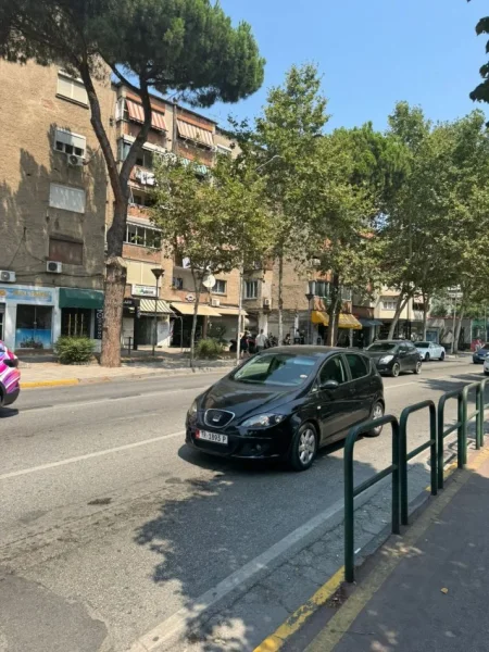 Tirane, shitet dyqan Kati 0, 33 m² 155.000 € (bulevardi shan dark ATSH)