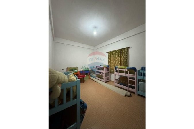Tirane, jepet me qera ambjent biznesi , 200 m² 800 € 