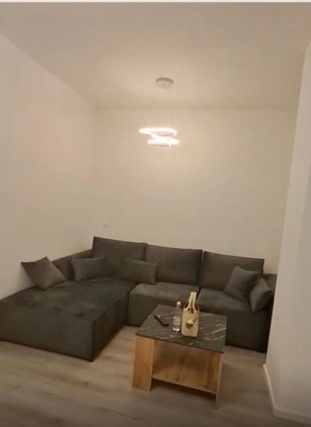 Tirane, jepet me qera apartament 1+1 , 90 m² 650 € (Mbrapa Ministrise se Drejtesise)