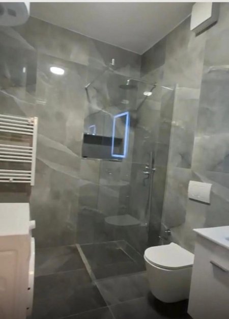 Tirane, jepet me qera apartament 1+1 Kati 2, 90 m² 650 € (Mbrapa Ministrise se Drejtesise)