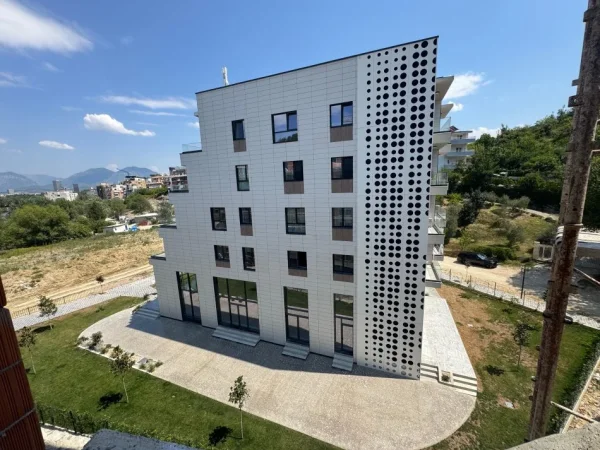 Tirane, shitet apartament 2+1+Ballkon Kati 4, 131 m² 209.000 € (Lake Side Rezidence)