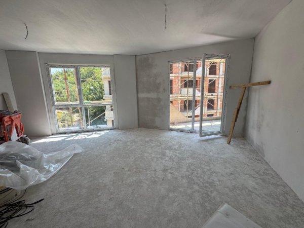 Tirane, shitet apartament 2+1+Ballkon Kati 4, 131 m² 209.000 € (Lake Side Rezidence)